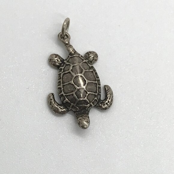 Sterling Silver Green Turtle Pendant - Picture 1 of 10